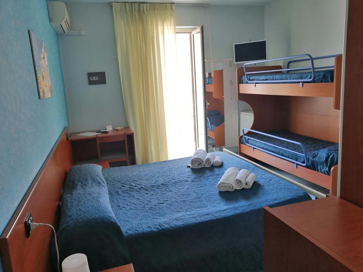 Megaron Hotel Pozzallo Bagian luar foto