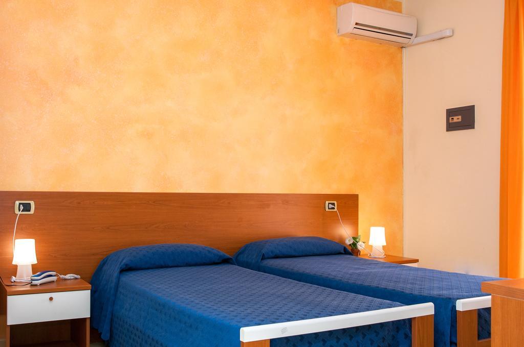Megaron Hotel Pozzallo Ruang foto