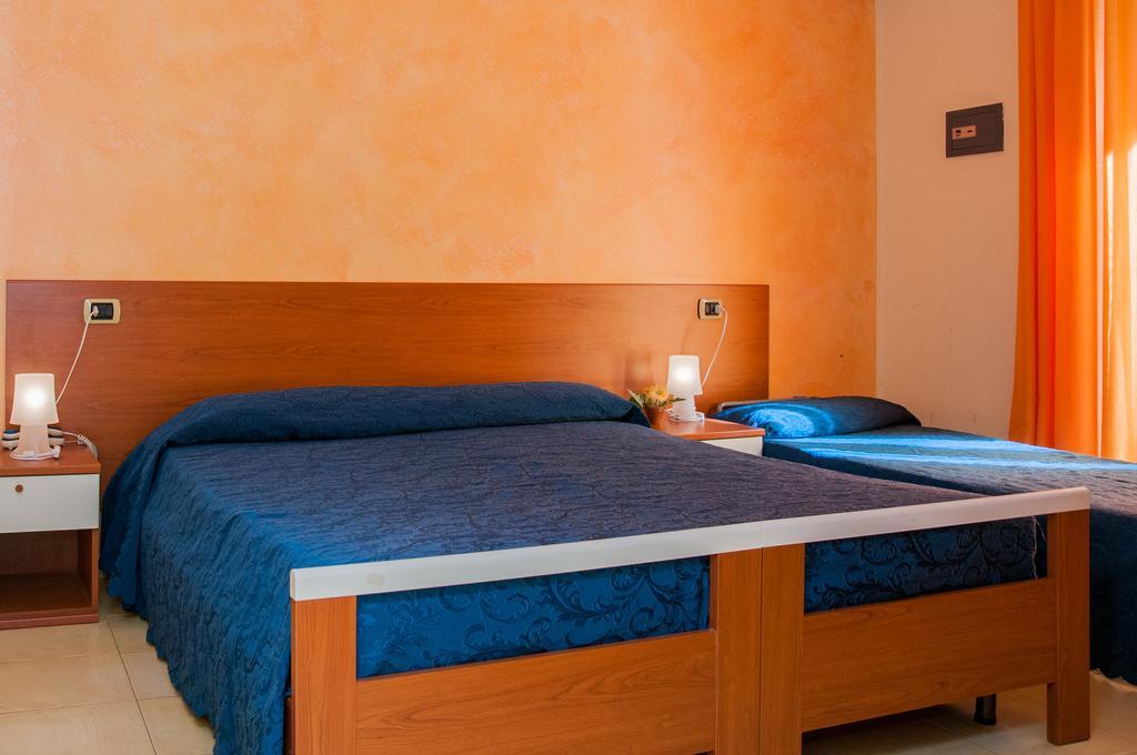 Megaron Hotel Pozzallo Bagian luar foto