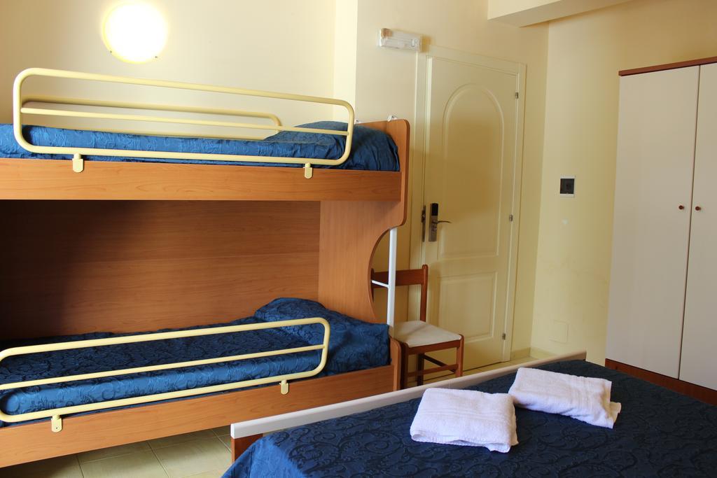 Megaron Hotel Pozzallo Bagian luar foto