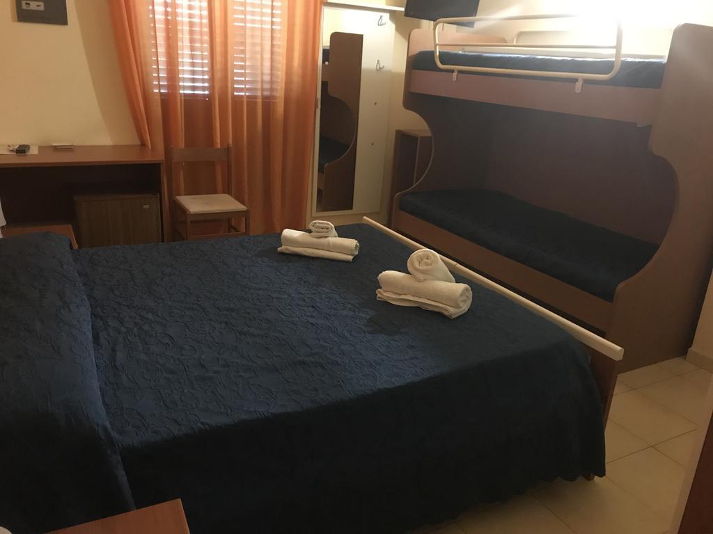 Megaron Hotel Pozzallo Bagian luar foto