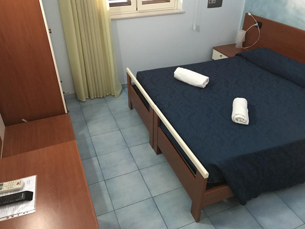 Megaron Hotel Pozzallo Bagian luar foto